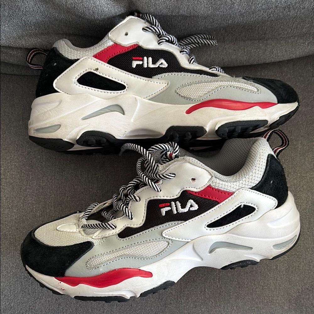 FILA Chunky Retro Trainer in White, Black & Red